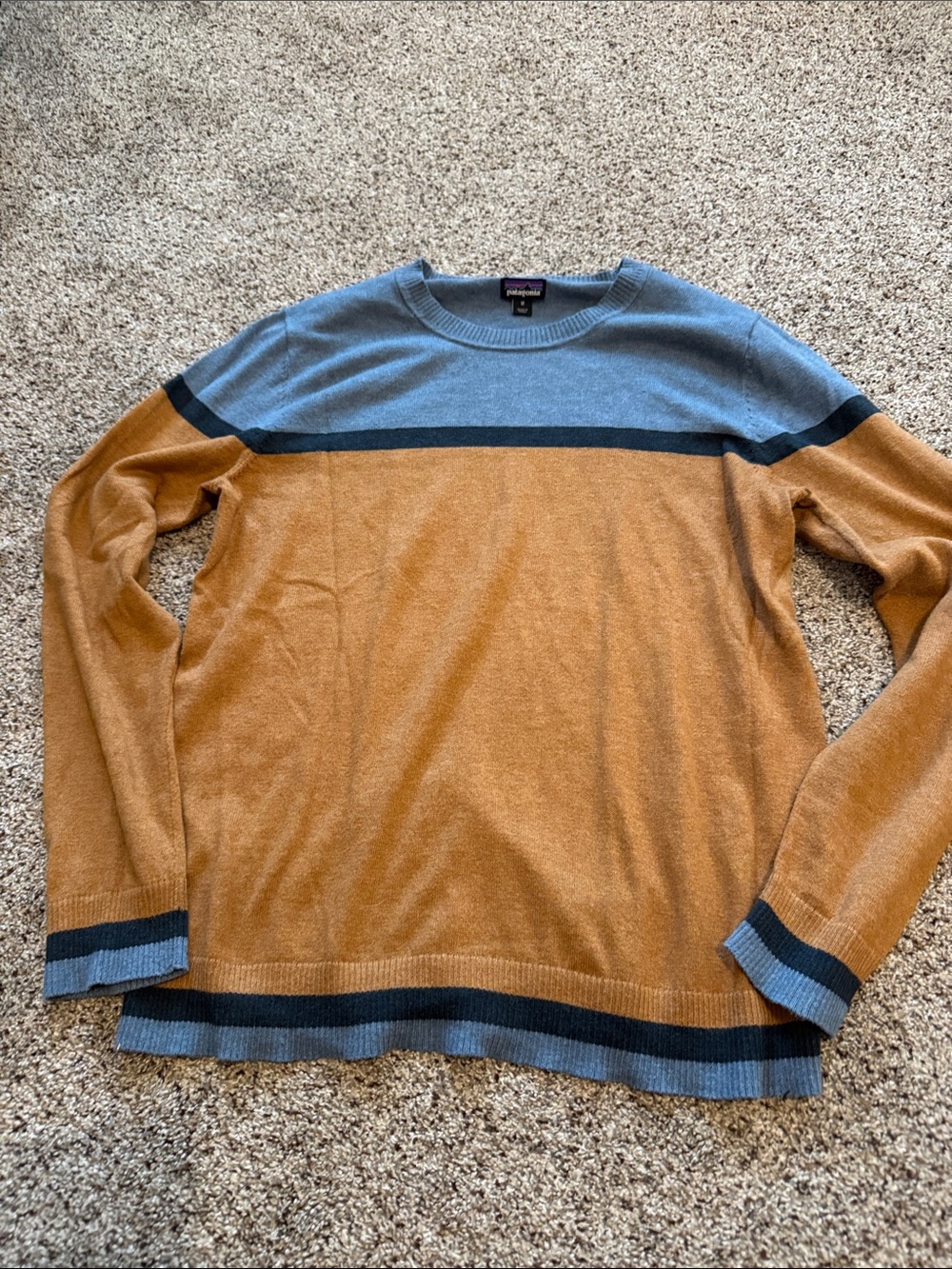 Patagonia Men’s Blue and Brown Crewneck Sweatshirt size M